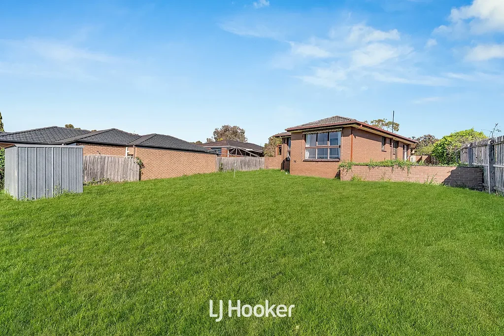 Narre Warren 3Kwarto Exciting Opportunity on 725sqm (Approx.) – Family Living or Prime Development Site