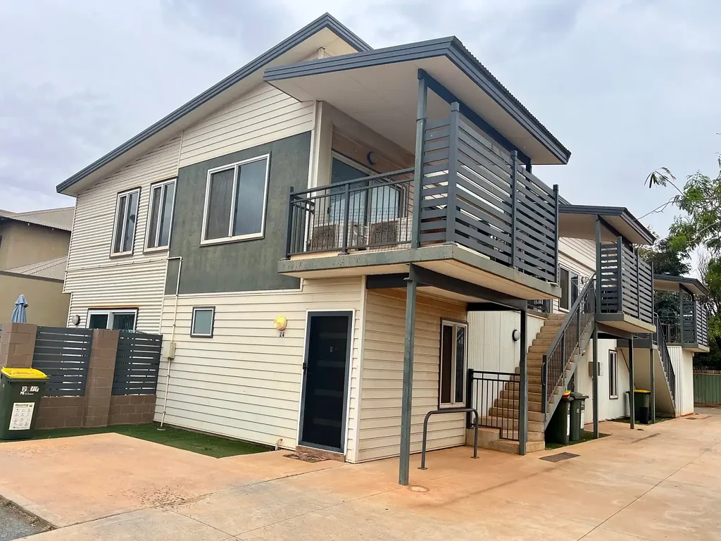 South Hedland 2房  TWO BEDROOM UPPER FLOOR APARTMENT !!