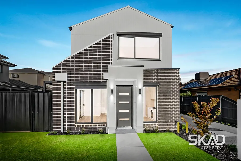 Reservoir 3 Bedroom Luxury Living with Architectural and Designer Excellence !!