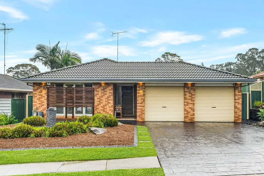 Currans Hill 4ਬੈੱਡਰੂਮ Spacious Family Home in CURRANS HILL - 4 Bed, 1 Bath +Ensuite, 2 Car Garage!
