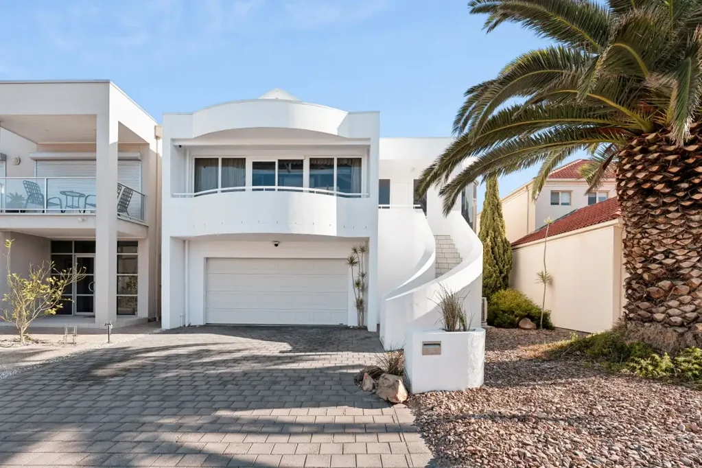 North Haven 4 Bedroom ABSOLUTE SEAFRONT HOME