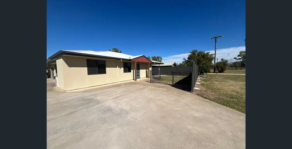 Three bedroom town house close to Emerald Pony Club