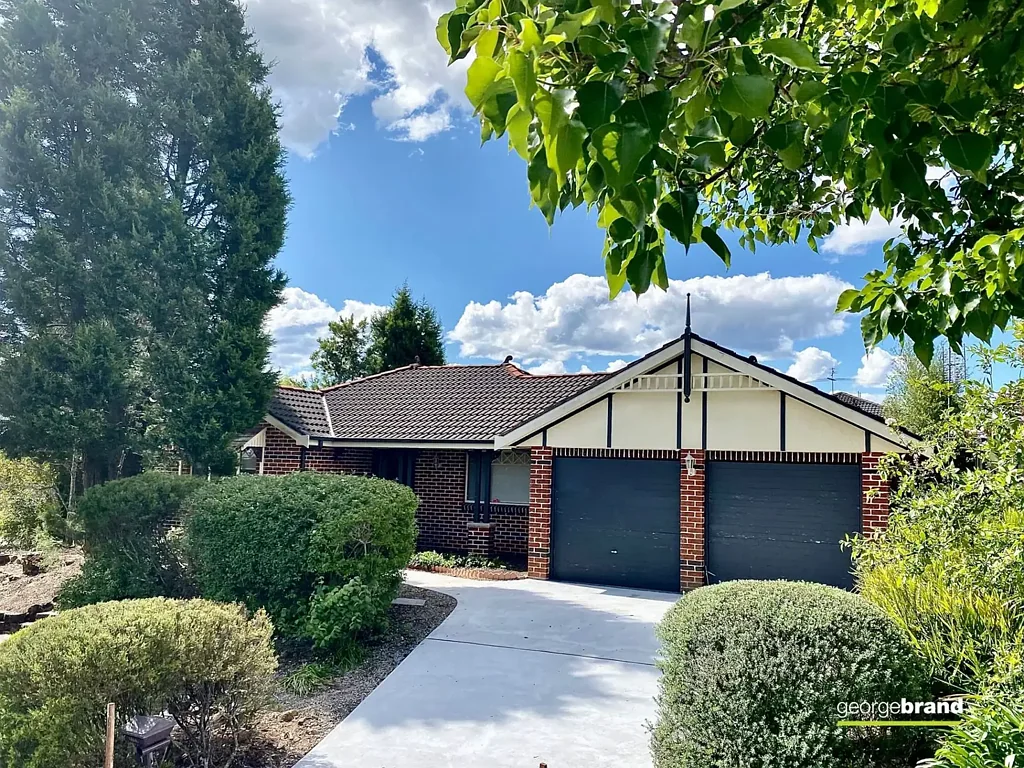 LARGE FAMILY HOME WITH POOL!!!