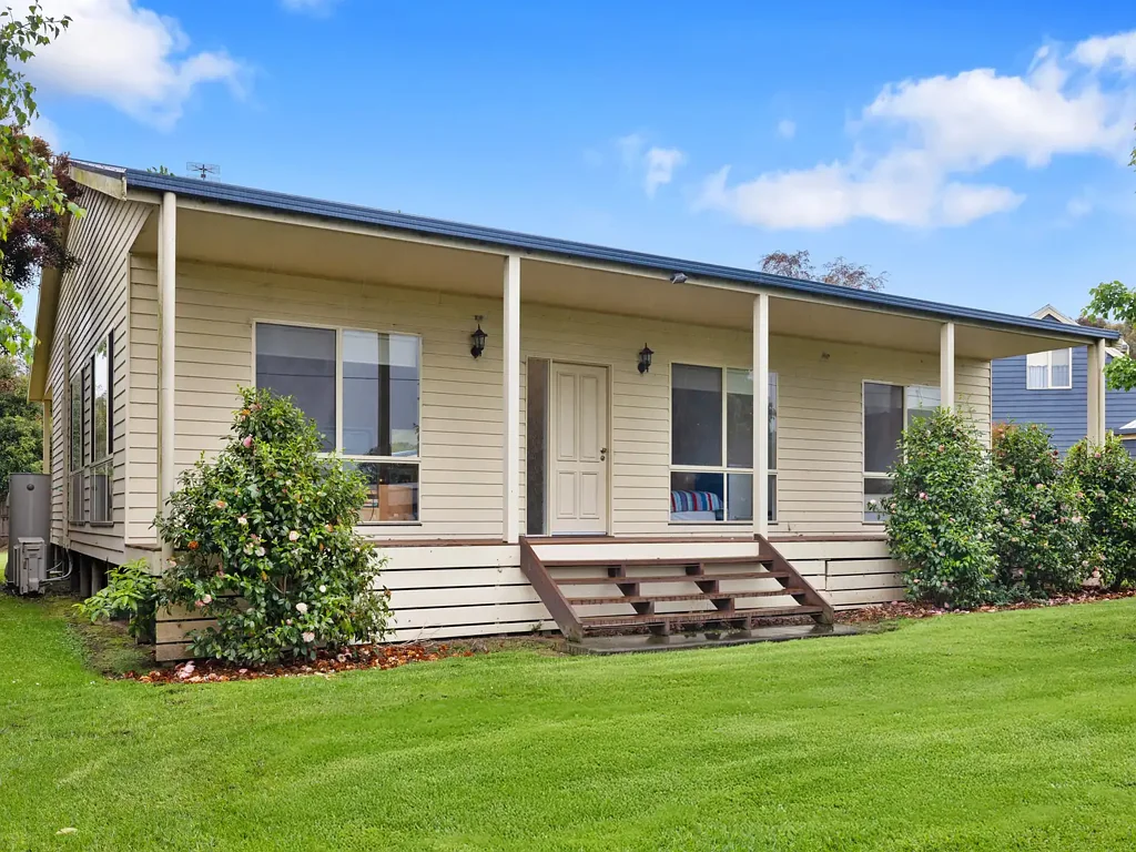 Toora 3房  Craftsman construction on classic 1/4 acre block