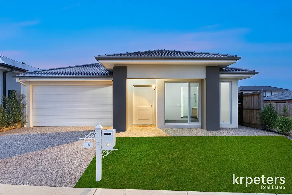 16 IXIA STREET, Officer, VIC 3809