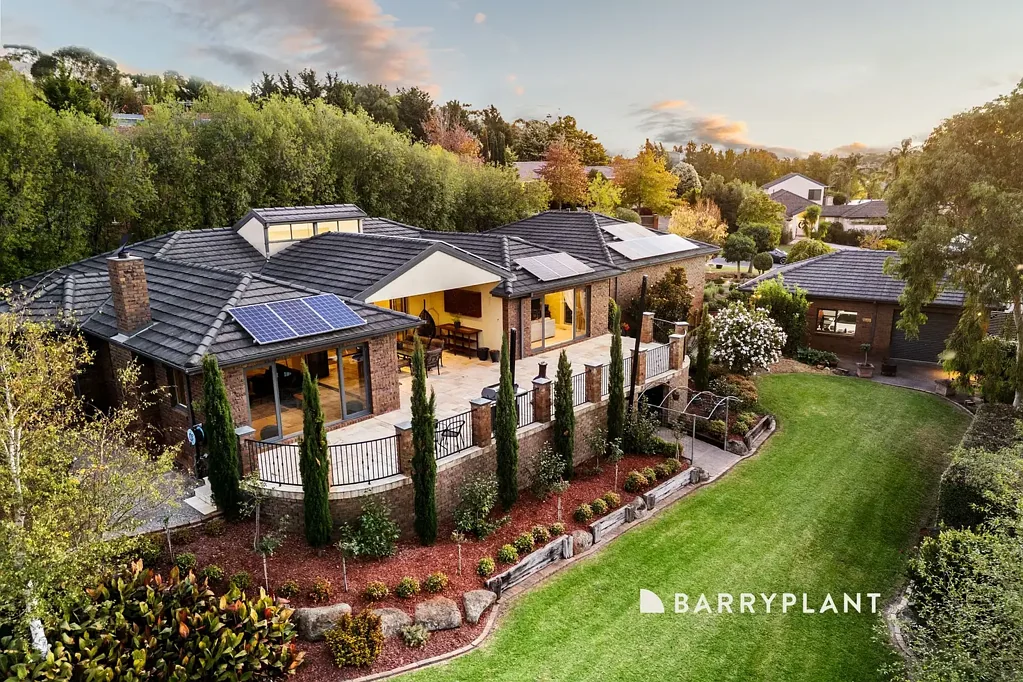 Lysterfield South 5ਬੈੱਡਰੂਮ Custom-Built Elegance in Churchill Park Estate on 2370m2