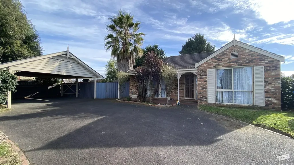 PERFECT FAMILY HOUSE IN PRIVATE COURT