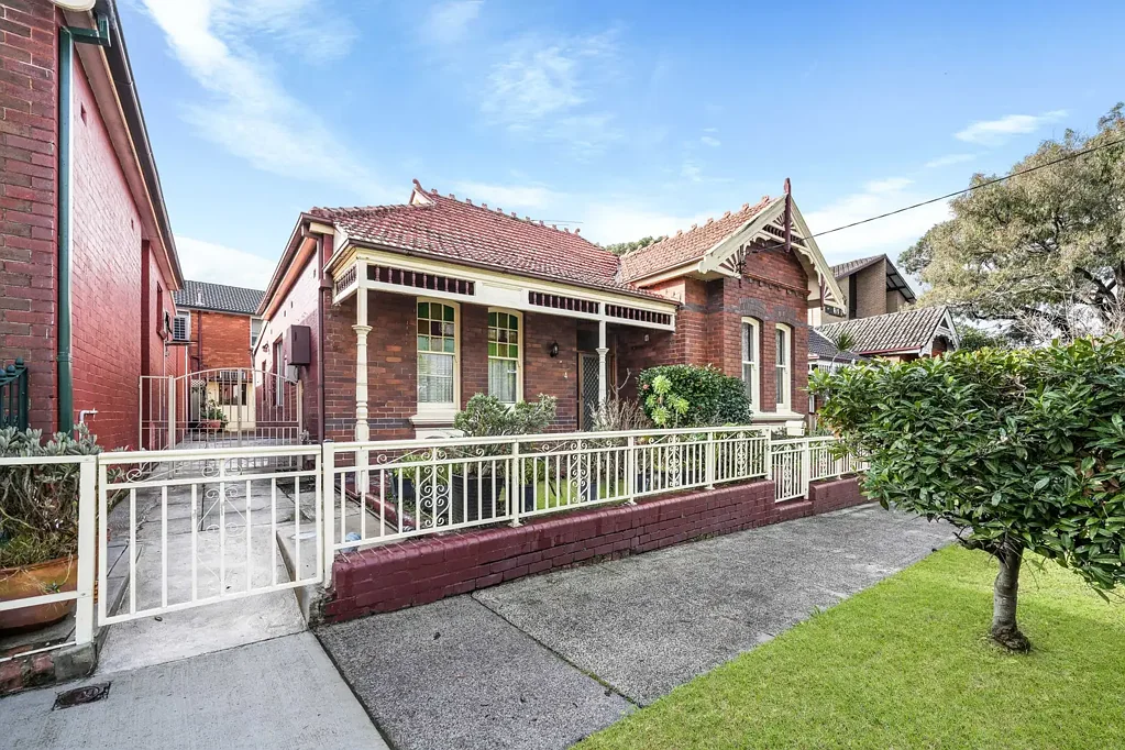 Lewisham 4ਬੈੱਡਰੂਮ Character-Filled Family Home - First Time Offered In Over 50 Years
