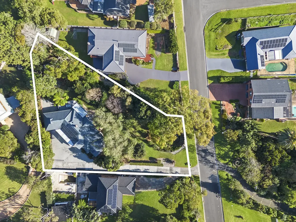 Kiama 5 Bedroom A Multi-Level Marvel with a Garden to Match