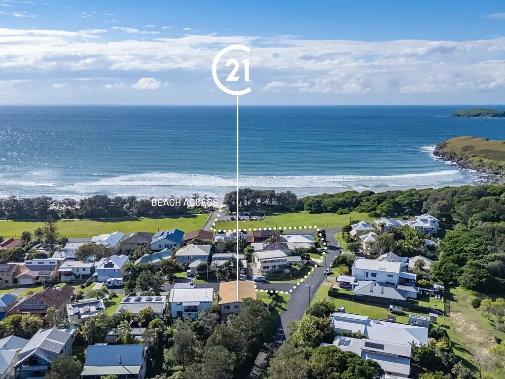 Sandy Beach 6 Bedroom Coastal Dual Living Metres to the Beach