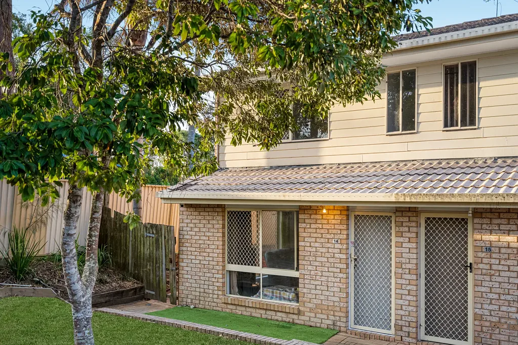 Loganlea 2બેડરૂમ Move in Ready! Spacious Townhouse on a Corner Block with an Expansive Garden!