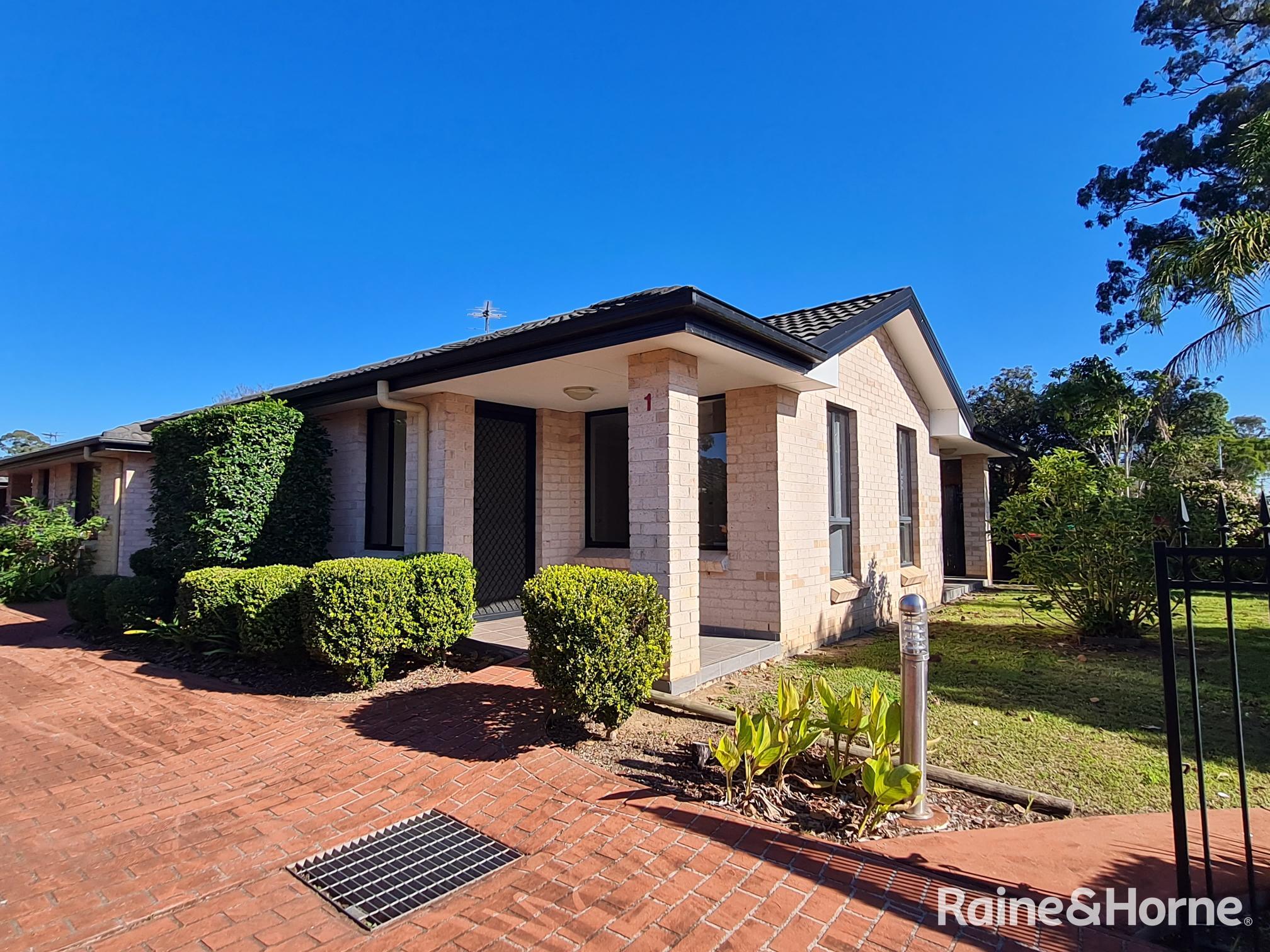 81 PARLIAMENT RD, MACQUARIE FIELDS NSW 2564, 0 chambres, 0 salles de bain, House