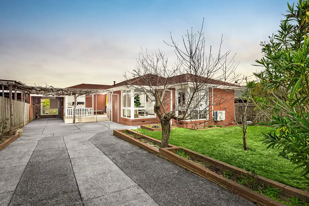 4 Dalbeattie Drive, Clarinda, VIC 3169