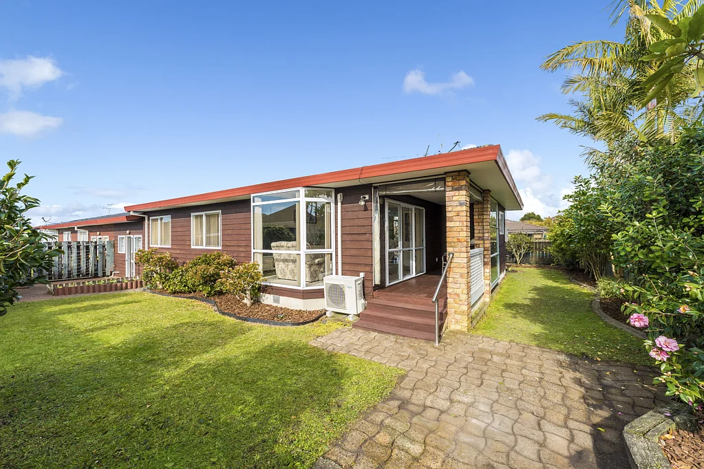 Henderson 3Zimmer Auction Sunday: Upsizing Owners Want Sold