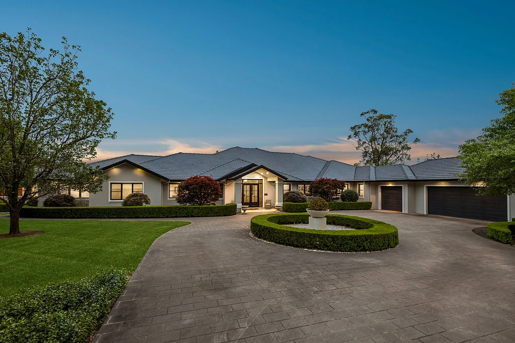 Oakville 9房 五英亩尊享庄园｜主副双宅·泳池壁球影院·多代同堂臻品 Executive Estate of Unrivalled Luxury and Lifestyle