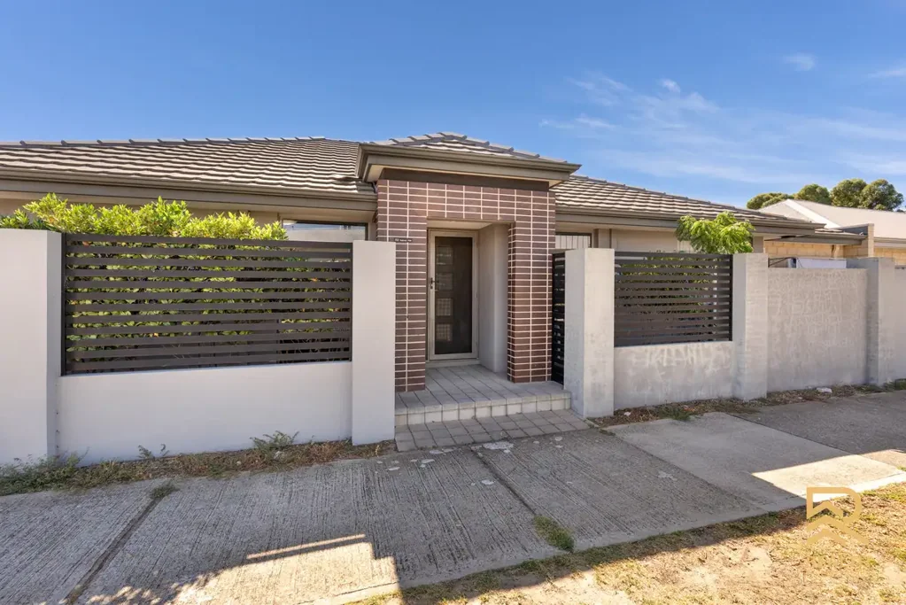 82 Railway Parade, Queens Park, WA 6107