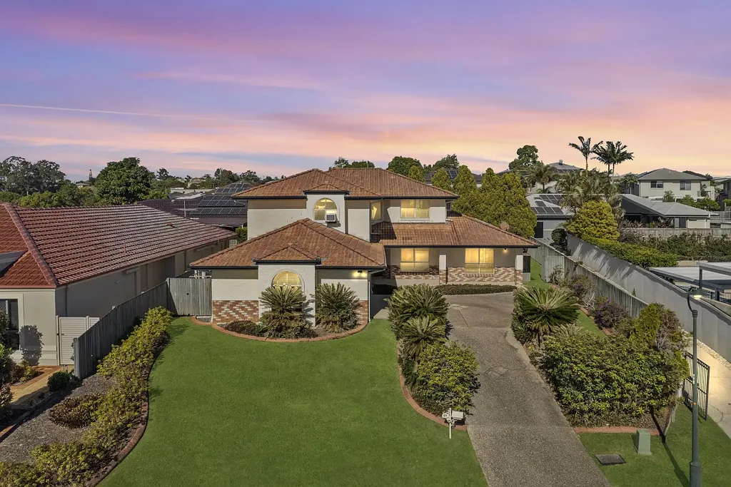 Large Family Home In Bridgeman Downs