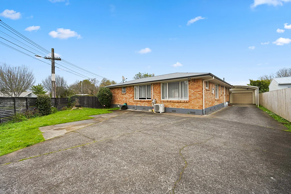 Glenview 3房  Spacious Family Living on a 1,226sqm Section