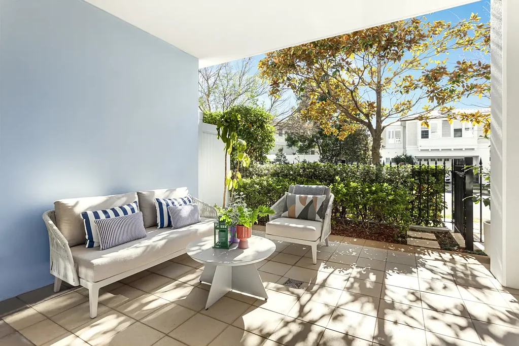 Breakfast Point 1 Bedroom Stylish Split-Level Luxury in The Hamptons
