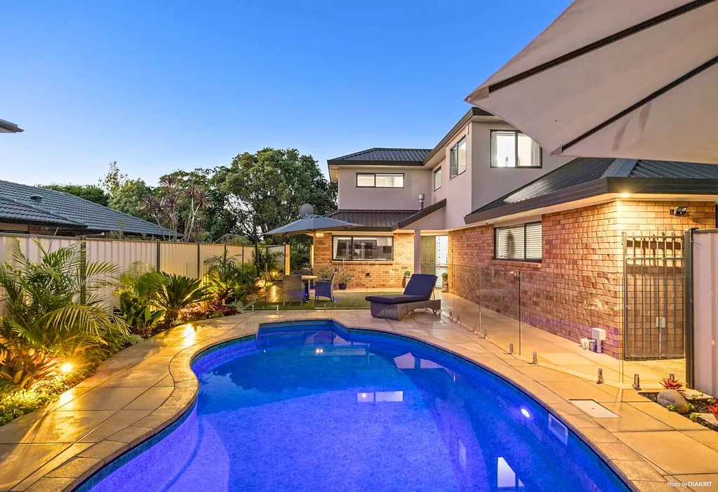 Te Atatu Peninsula 4Moenga Vendors Bought - Offers Sought