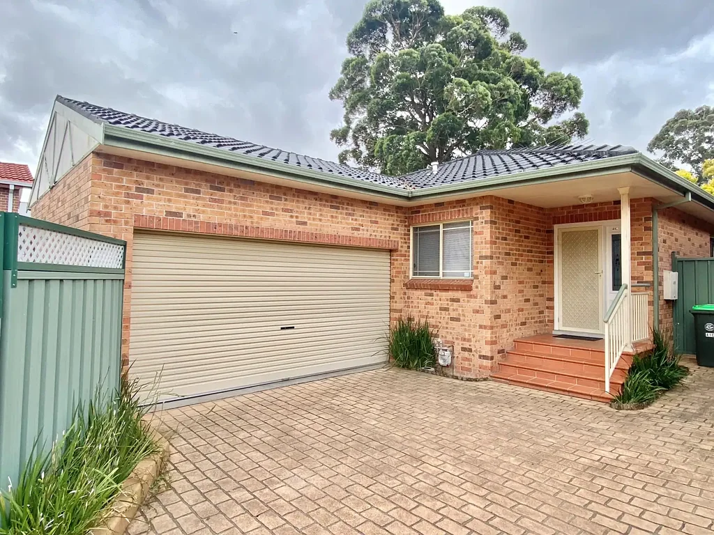 Bright And Peaceful 3 Bedroom Family Home !!