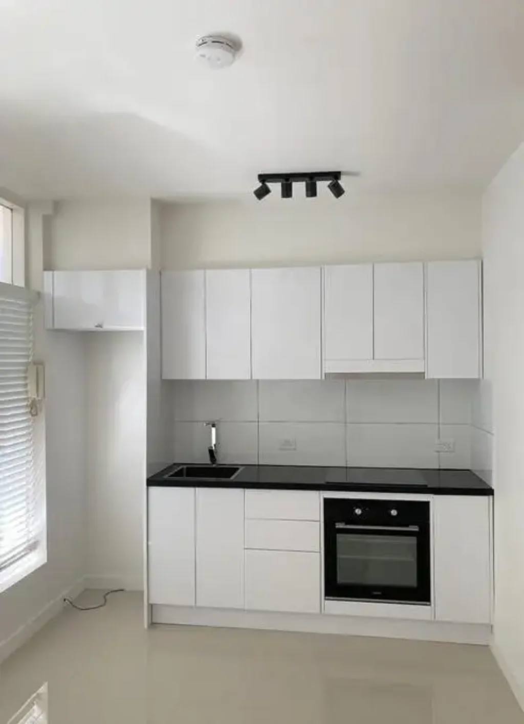 Bright & Spacious One-Bedroom Apartment with Ensuite & Built-In Robes