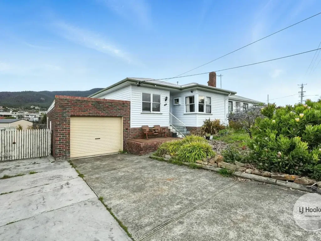 Claremont 3房  Bright, stylish & brimming with potential