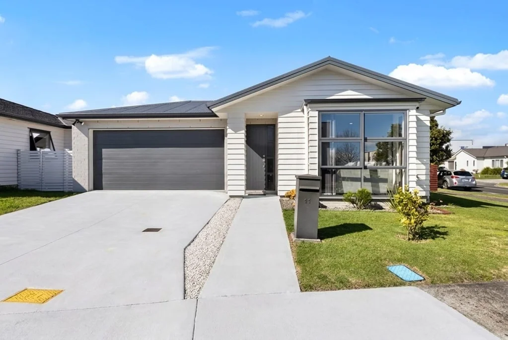Takanini 4Zimmer 420m2 Corner-Site Modern Family Home