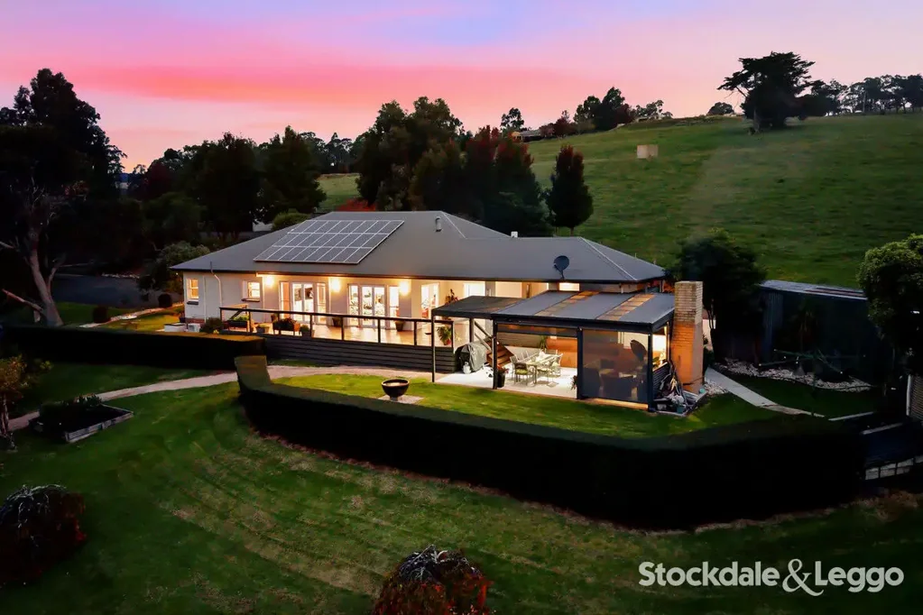 Traralgon South 4房  - Creekside Living on 12 Acres – A Rare Lifestyle Retreat Minutes from Traralgon -