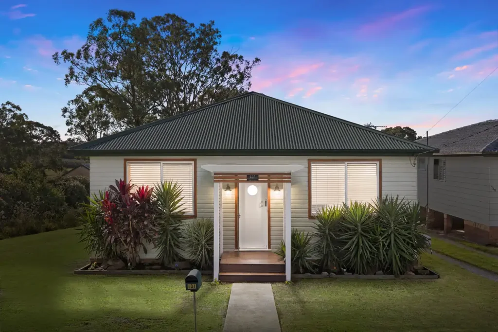 Abermain 2房  Stunning and spacious immaculate home with gorgeous bushland outlook
