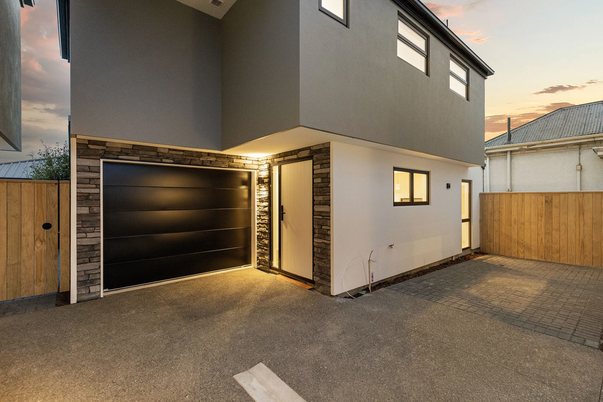 Addington 2房 Standalone Townhouse with Garaging