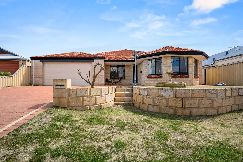 Port Kennedy 4ਬੈੱਡਰੂਮ Spacious family entertainer with pool, workshop and more.
