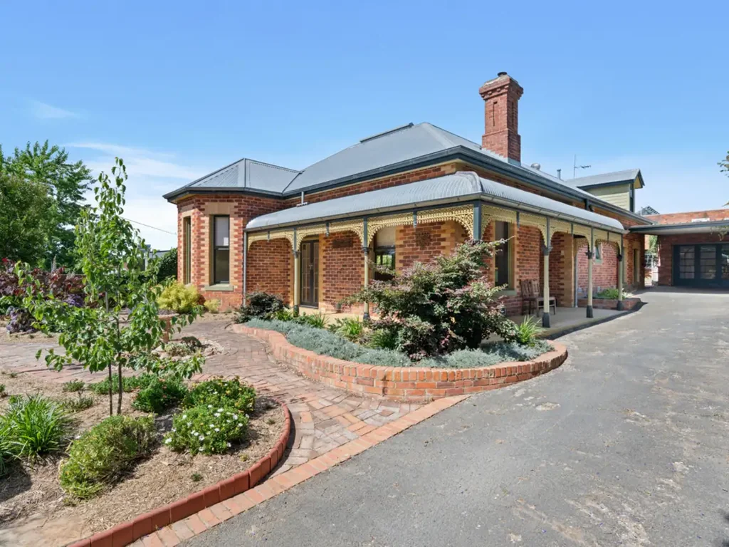 Central Wodonga Living at its Best!