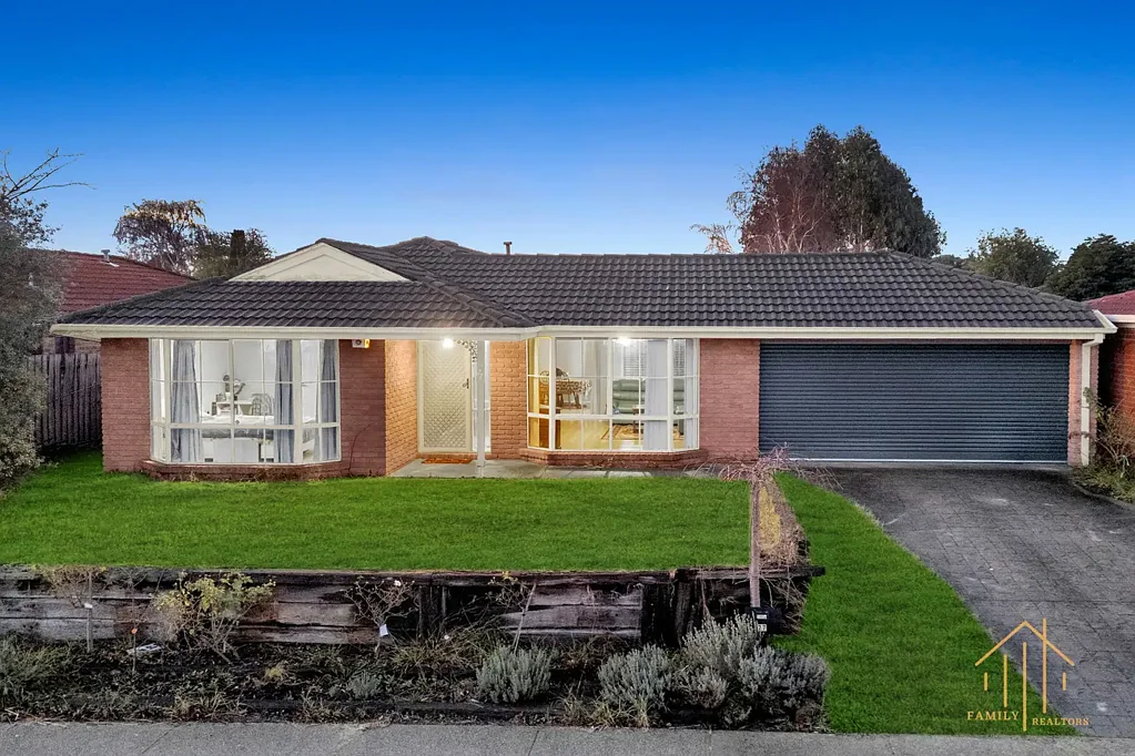 77 Courtenay Avenue, Cranbourne North, VIC 3977
