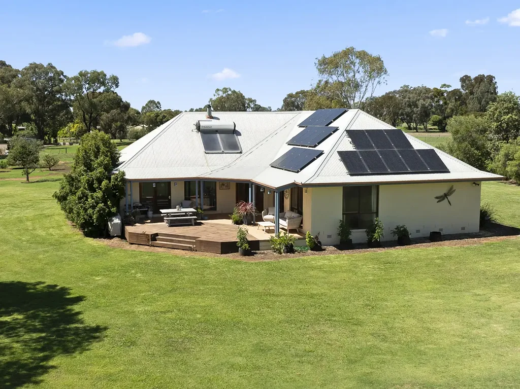 Barooga 4房  PRIME BAROOGA LIFESTYLE PROPERTY-10 acres  REDUCED TO SELL