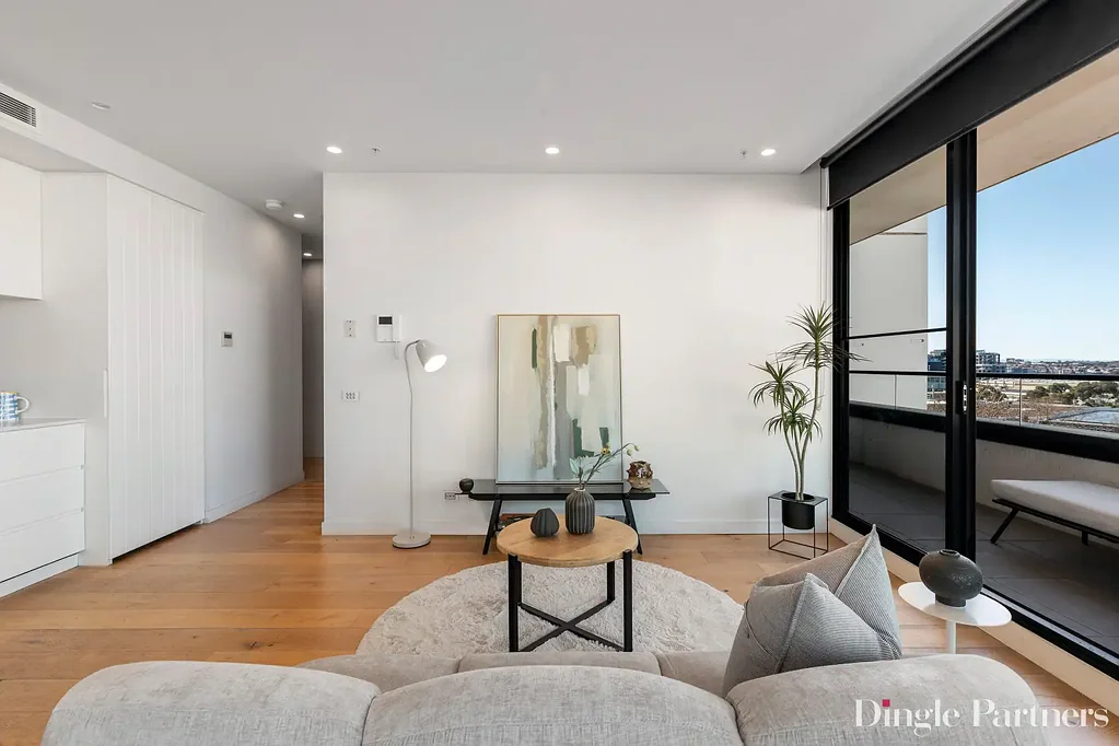 Moonee Ponds 2房 Moonee Ponds中心 时尚两卧两卫 高端装修电器 开放式布局 城市天际线视野 屋顶露台天空休息室 安全地下停车 Modern Apartment with Wrap Around Balcony