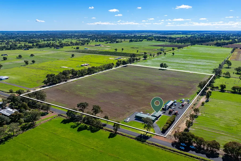 Harvey The complete package - home, water, working infrastructure - 21.49 acres