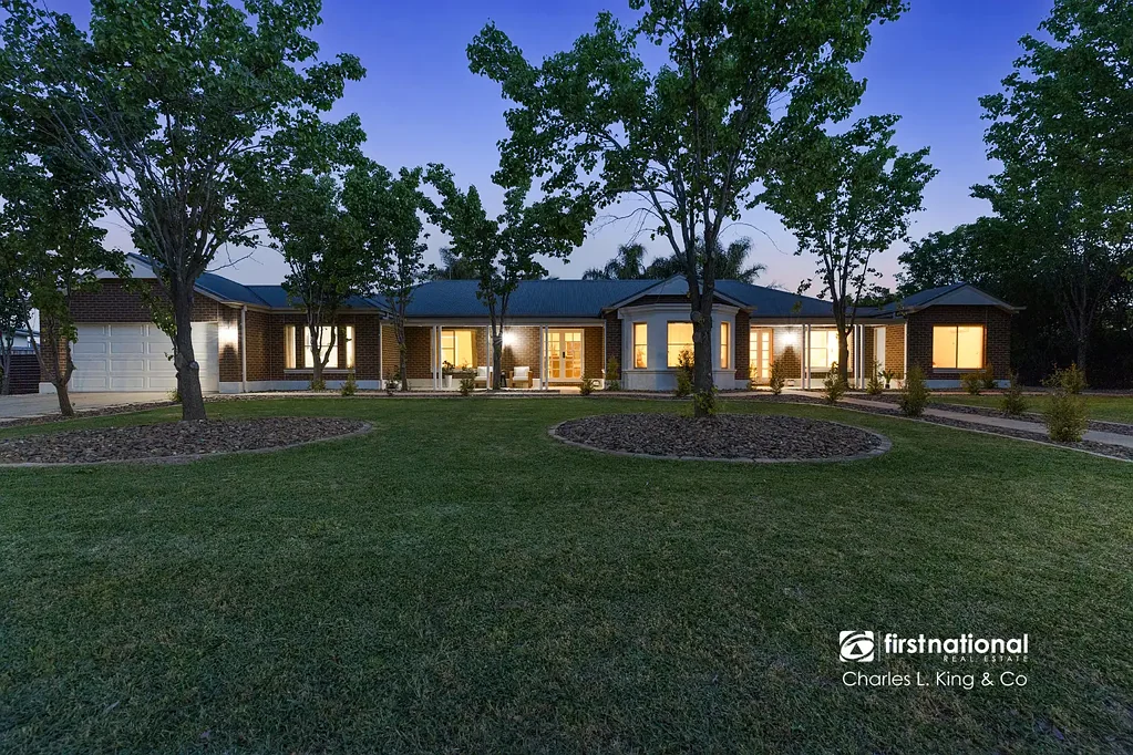 Moama 4房  Pool, Parties, Shedding & Space – What More Could You Want
