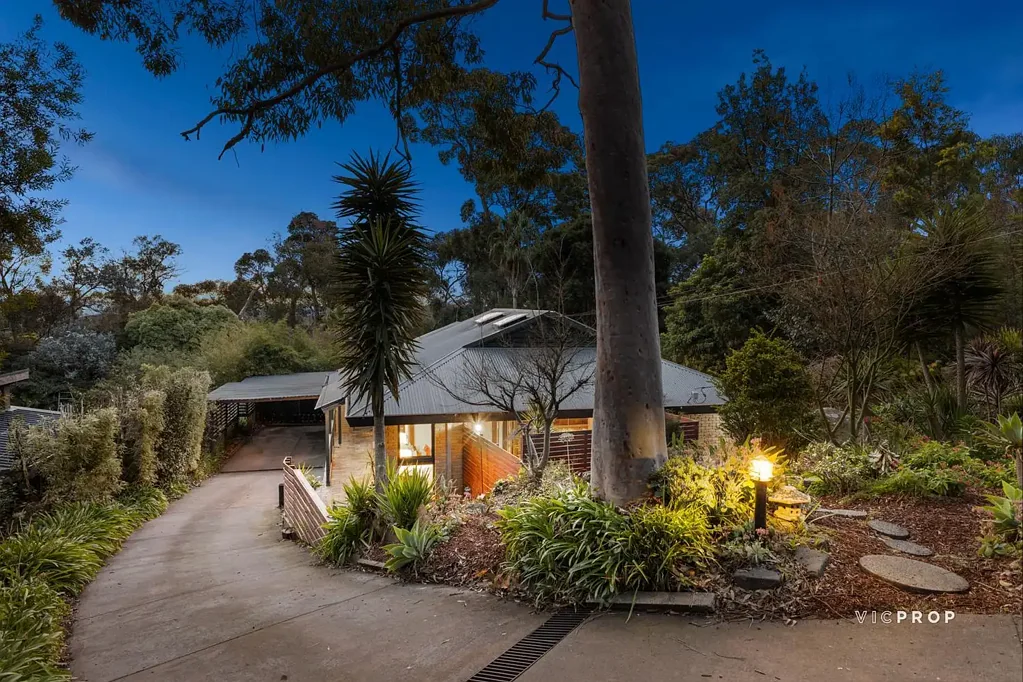 Ferntree Gully 3 Bedroom A Rare Architectural Retreat on 1,676sqm!