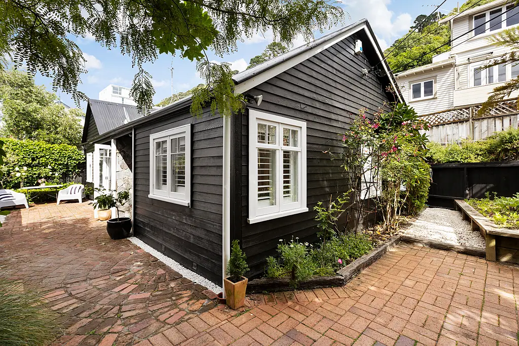 Thorndon 2房  QUAINT CHARACTER COTTAGE IN THE HEART OF THORNDON