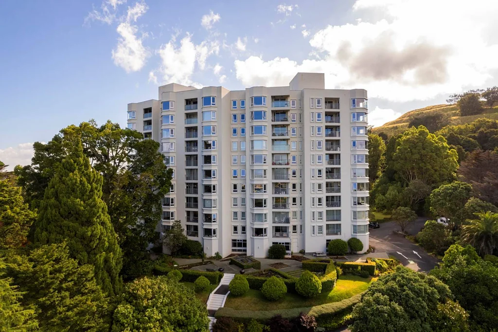 Epsom 2 Slaapkamer The Transfer of a Curated Legacy