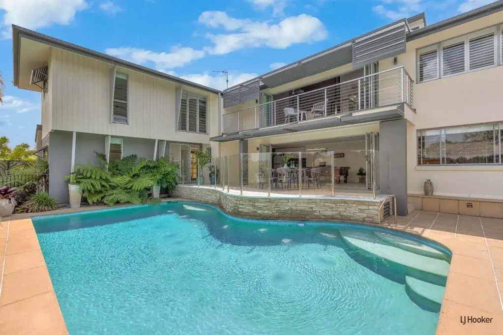 Banora Point 5房  Large Family Entertainer With Pool Bali Hut, Rumpus Room/ Granny Flat
