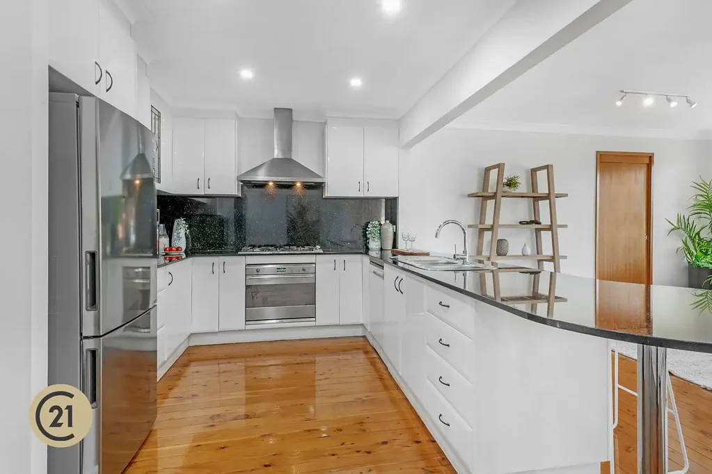 Pennant Hills 5 Bedroom In Law Accommodation | Separate Granny Flat | Home & Income
