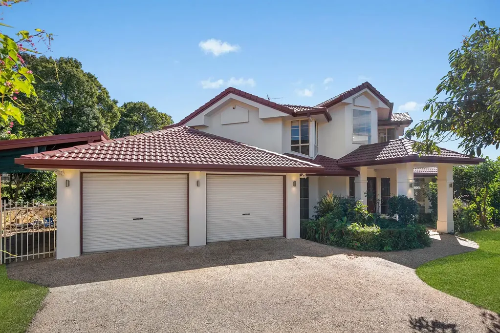Bridgeman Downs 5غرفة نوم EXCEPTIONAL FAMILY FUNCTIONALITY ON A 1,236SQM BLOCK!