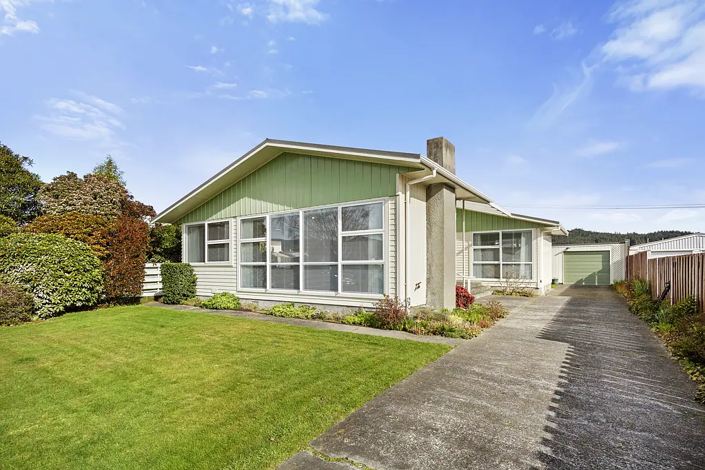 Heretaunga 3Moenga Charming Family Home in Heretaunga !