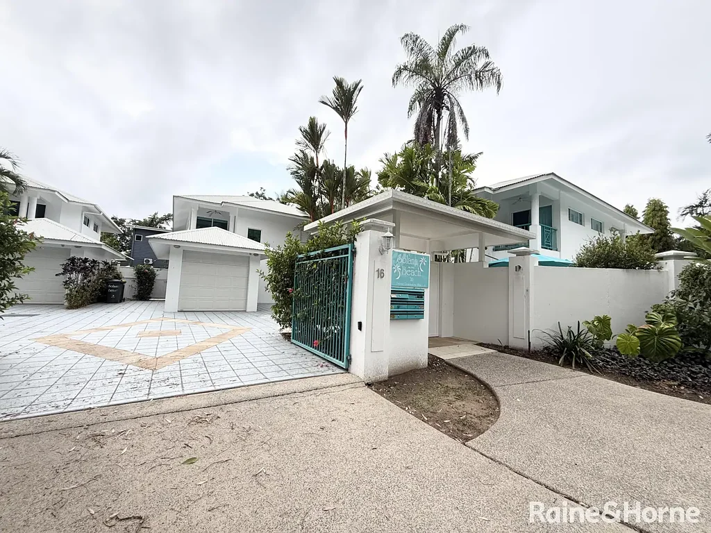 3 BEDROOM : 2 BATHROOM : FULLY FURNISHED : POOL : CLOSE TO BEACH