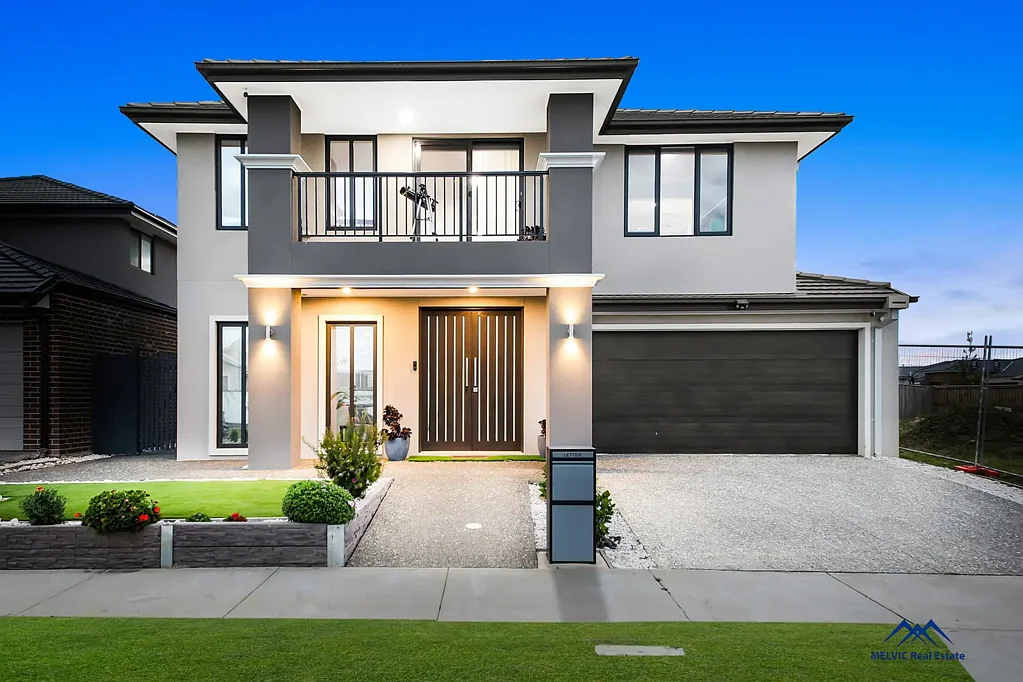 Clyde 5غرفة نوم "A north-facing premium façade meets Carlisle’s signature craftsmanship—beautifully styled, expertly built, and designed for modern family luxury"