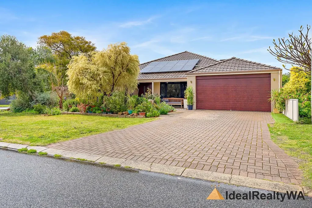 Willetton 5બેડરૂમ RARE GEM IN HUGE POTENTIAL ( MULTI OFFERS RECEIVED AND GONE IN FRIST HOME OPEN)