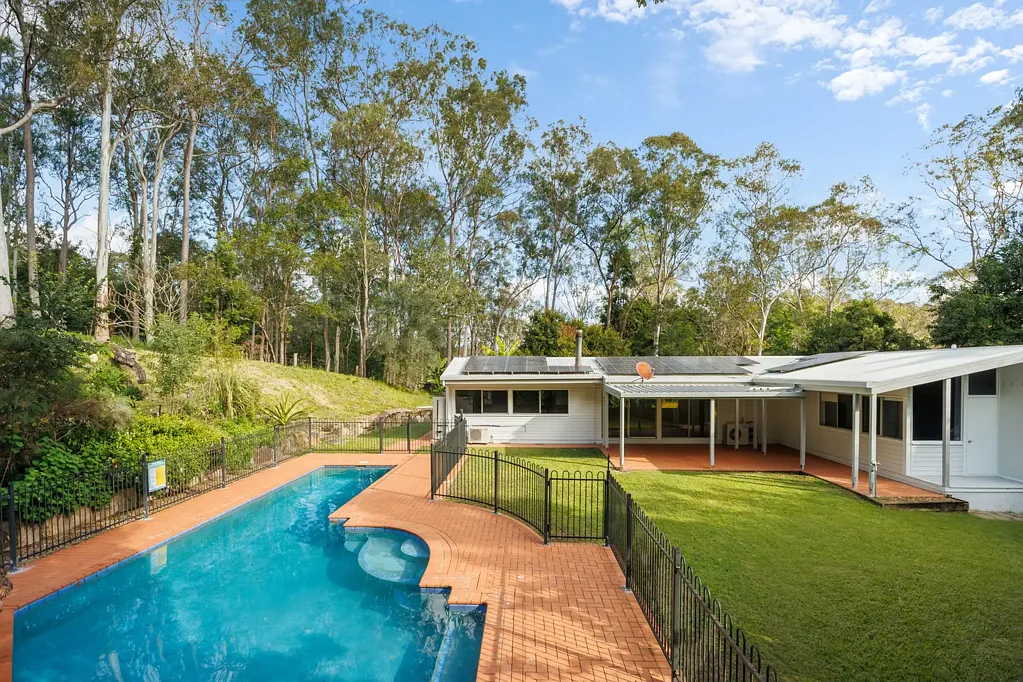 Pullenvale 3ห้องนอน Rare 4 Acre Bushland Haven with Pool, Orchard & Workshop