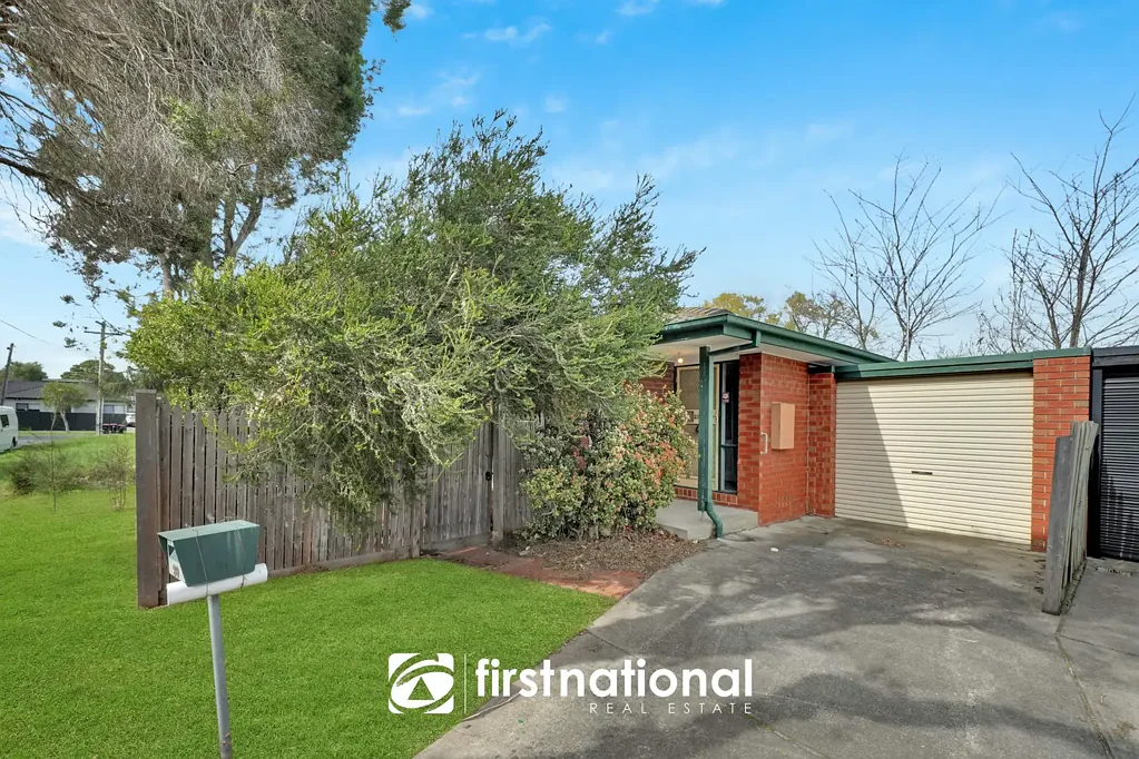 Dandenong 2ਬੈੱਡਰੂਮ Charming Fixer-Upper with Great Potential!